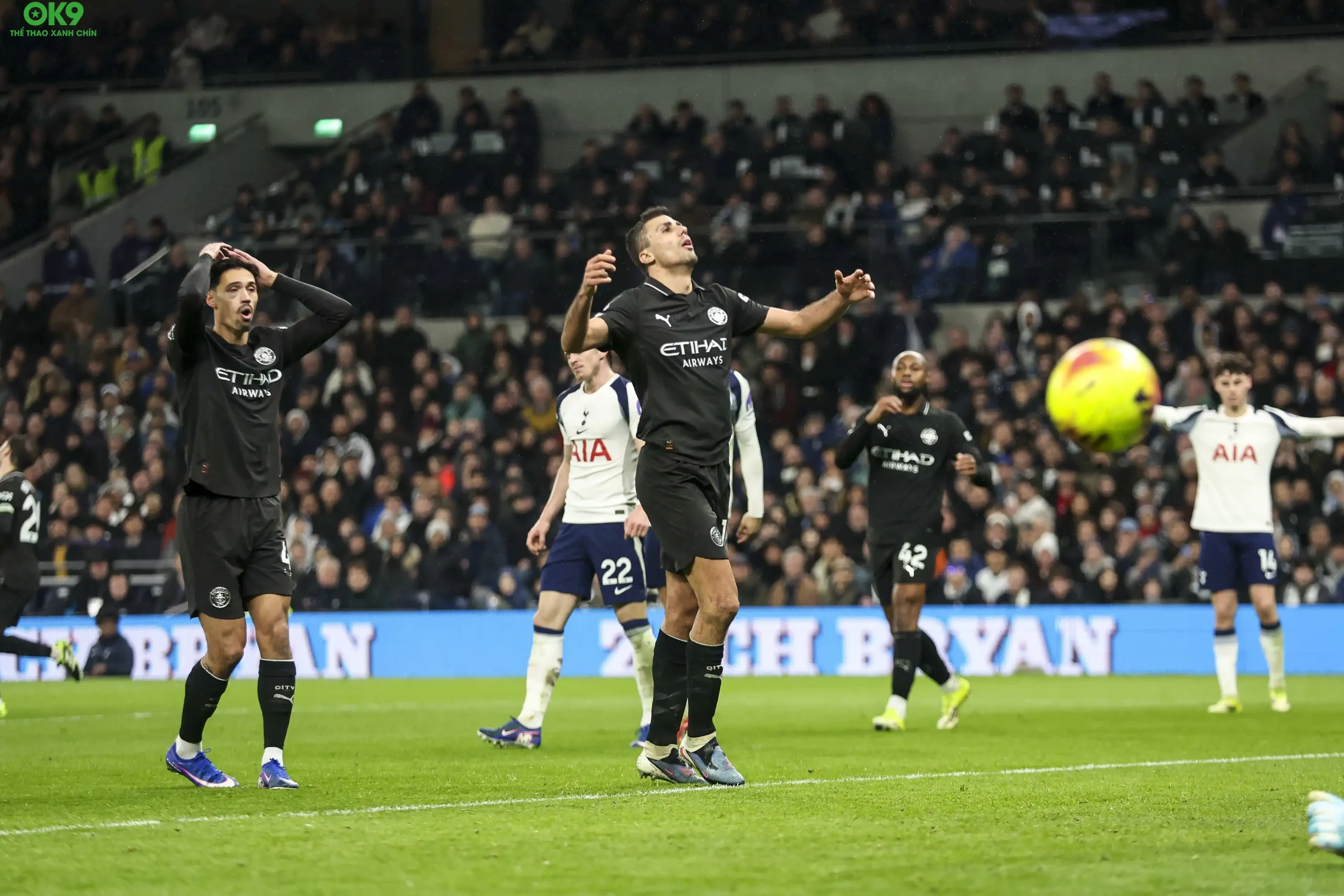 Thủ quân Rodri đã không ngần ngại gọi công tác trọng tài trong trận hòa Tottenham là một sự bất công nhắm vào Manchester City